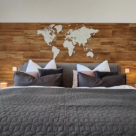 Das Ferienapartment Alexandrine Direkt Am Pfaffenteich Mit Eigenem Parkplatz Schwerin  Exterior foto