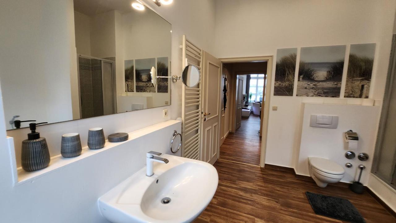 Das Ferienapartment Alexandrine Direkt Am Pfaffenteich Mit Eigenem Parkplatz Schwerin  Exterior foto