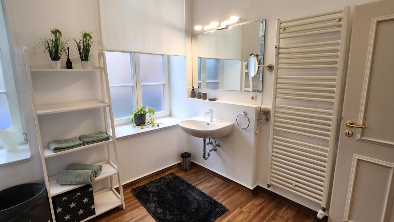 Das Ferienapartment Alexandrine Direkt Am Pfaffenteich Mit Eigenem Parkplatz Schwerin  Exterior foto