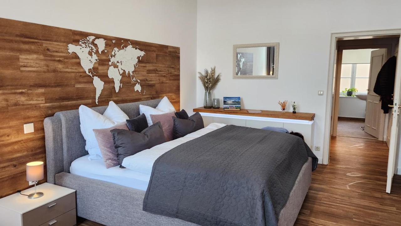 Das Ferienapartment Alexandrine Direkt Am Pfaffenteich Mit Eigenem Parkplatz Schwerin  Exterior foto