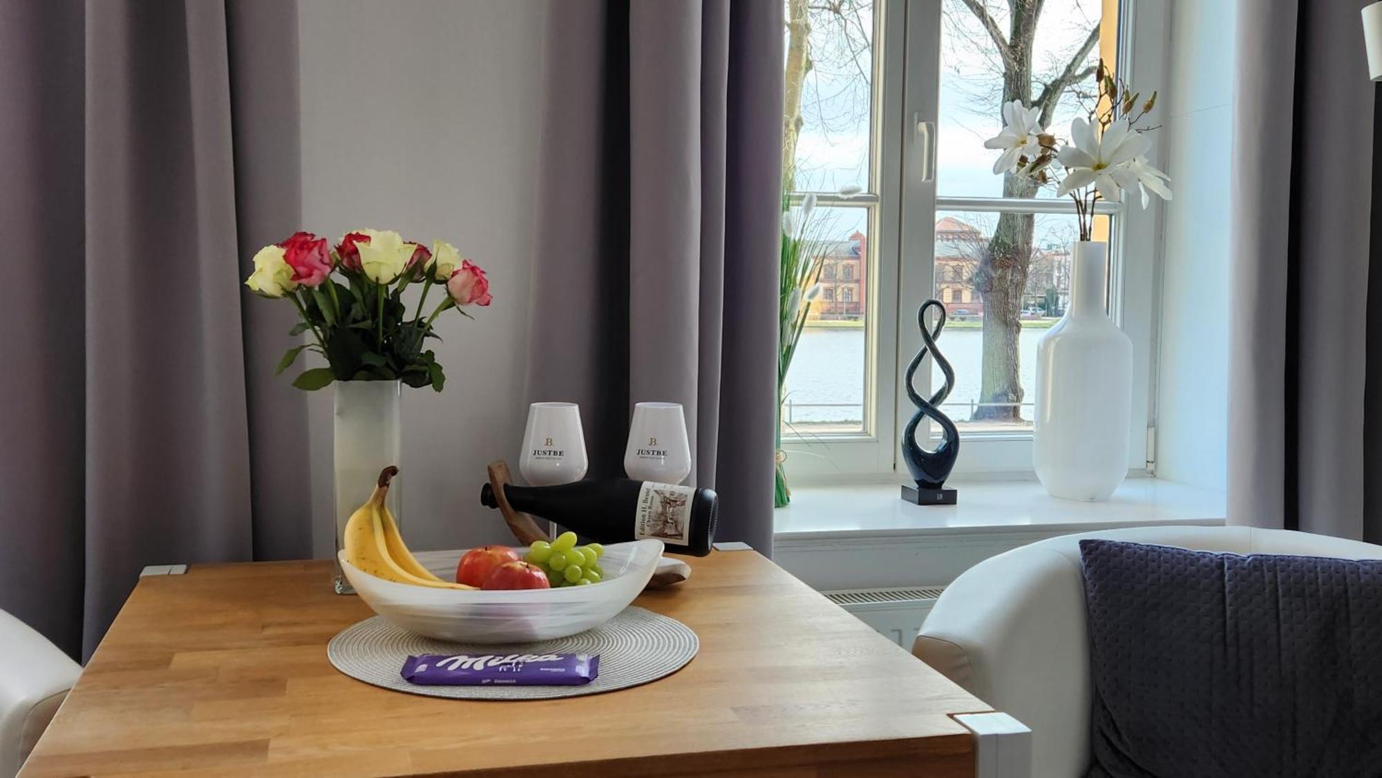 Das Ferienapartment Alexandrine Direkt Am Pfaffenteich Mit Eigenem Parkplatz Schwerin  Quarto foto